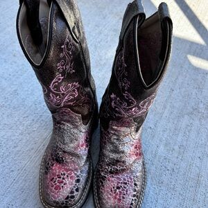 Girls/kids Black and Pink Western Boots